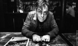 Έφυγε σε ηλικία 59 ετών ο Andy Rourke, μπασίστας των θρυλικών “The Smiths”.