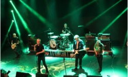 Ανταπόκριση: THE UNDERTONES, The Vaxtones @ Gagarin 205, Αθήνα (10/11/2023)