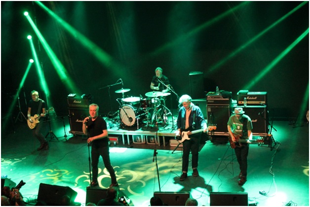 Ανταπόκριση: THE UNDERTONES, The Vaxtones @ Gagarin 205, Αθήνα (10/11/2023)