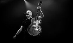 Ανταπόκριση: BRYAN ADAMS “So Happy It Hurts tour” @ PAOK Sports Arena, Θεσσαλονίκη (07/12/2023)
