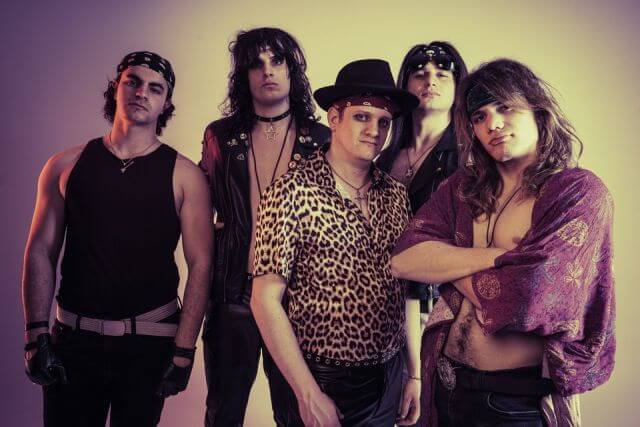 Middle Earth: Δείτε το video για το νέο τους single “The Jackals”, εμπνευσμένο από την ταινία “Τα τσακάλια”