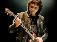 Ο εφευρέτης του heavy metal riff, ο τεράστιος TONY IOMMI, κλείνει σήμερα τα 78 του χρόνια!