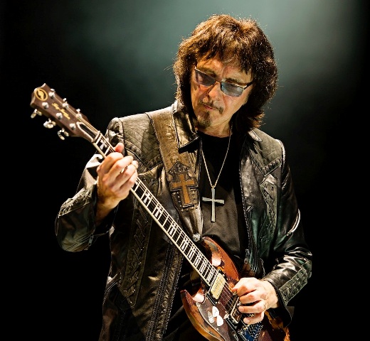 Ο εφευρέτης του heavy metal riff, ο τεράστιος TONY IOMMI, κλείνει σήμερα τα 78 του χρόνια!