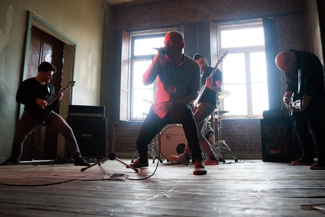 ABOVE US THE WAVES στο RockOverdose: “Κλείνουμε 15 χρόνια σαν μπάντα και παρέα, τι καλύτερο από το να γυρίσουμε στο σανίδι και να παρουσιάσουμε το νέο μας υλικό!”