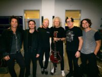 The Offspring και Brian May μαζί στη σκηνή!