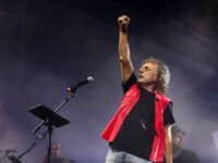 Η ώρα για τη μεγάλη εμφάνιση του Βασίλη Παπακωνσταντίνου στην Πλατεία Νερού πλησιάζει!