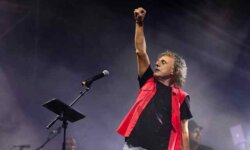 Η ώρα για τη μεγάλη εμφάνιση του Βασίλη Παπακωνσταντίνου στην Πλατεία Νερού πλησιάζει!