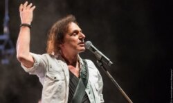 5 αξέχαστες live εμφανίσεις του Βασίλη Παπακωνσταντίνου