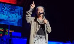 BRUCE DICKINSON: Αποχαιρέτησε τον Paul DiAnno κατά τη διάρκεια συναυλίας των Iron Maiden στις ΗΠΑ