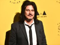 Gilby Clarke αντί Nita Strauss για τις ζωντανές εμφανίσεις του Alice Cooper
