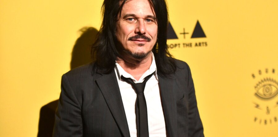 Gilby Clarke αντί Nita Strauss για τις ζωντανές εμφανίσεις του Alice Cooper