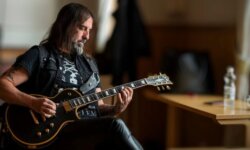 SAKIS TOLIS: Ακούστε ολόκληρο το ” Everything Comes to an End, ΝΕΟ, προσωπικό solo album