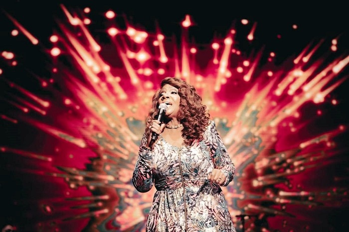 Gloria Gaynor: Η θρυλική ερμηνεύτρια του “I will survive” στη σκηνή του Sani Festival για μια βραδιά γεμάτη ενέργεια και συγκίνηση.