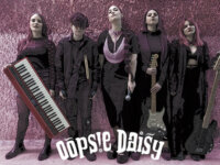Oops!e Daisy: Η all-female μπάντα που βάζει φωτιά στις σκηνές της Αθήνας