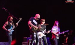Ανταπόκριση: Rockwave Festival με SATCHVAI Band (Joe Satriani – Steve Vai) @ Terra Vibe, Μαλακάσα (28/07/2025)