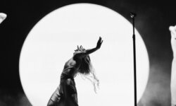 Η ώρα της AURORA: H «νεράιδα» της pop έρχεται για πρώτη φορά στη χώρα μας
