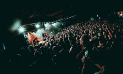 CRADLE OF FILTH: Αποχώρησε ξαφνικά από την μπάντα και εν μέσω περιοδείας η Zoe Smerda