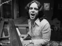 Απεβίωσε ο Bobby Whitlock, συνιδρυτής των Derek And The Dominoes