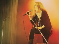 Johanna Platow (Lucifer): “Κάντε στην άκρη, αδύναμοι!”