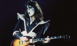 KISS: Έφυγε στα 74 του χρόνια ο Ace Frehley, πρώην κιθαρίστας και ιδρυτικό μέλος της μπάντας