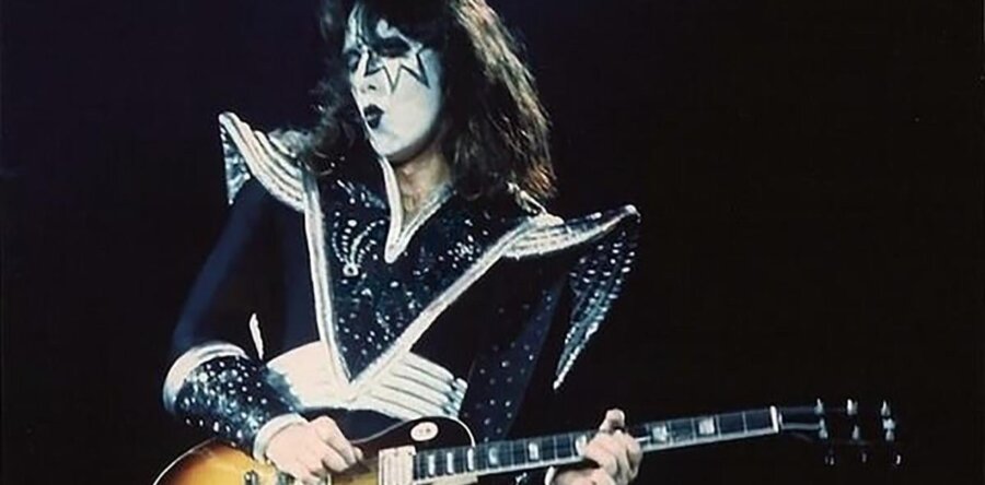 KISS: Έφυγε στα 74 του χρόνια ο Ace Frehley, πρώην κιθαρίστας και ιδρυτικό μέλος της μπάντας