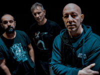 ΓΥΜΝΑ ΚΑΛΩΔΙΑ στο Rock Overdose: “Αν αγκαλιάσουμε το σκοτάδι μας, μπορούμε να βρούμε την ευτυχία”