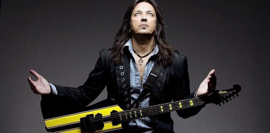Michael Sweet (STRYPER): Διαγνώστηκε με καρκίνο του θυρεοειδούς.