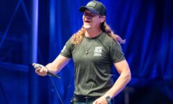 Πέθανε ο Brad Arnold, τραγουδιστής των 3 Doors Down, σε ηλικία 47 ετών…
