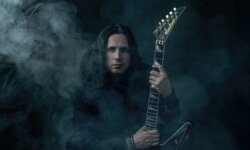 GUS G: Ίσως είναι ένας από τους τελευταίους αληθινούς Guitar Heroes που έχουν απομείνει