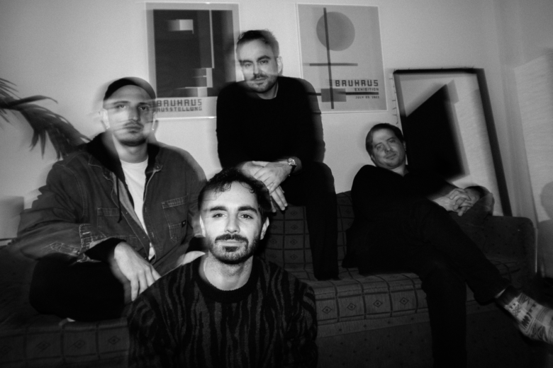 Deaf Radio: Εσωστρεφές και “γκαζωμένο” το δεύτερο σε σειρά single του νέου album.