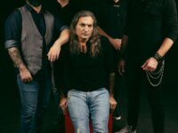 V/K PROJECT: «Δεν αξίζει να τραγουδήσω ούτε νότα χωρίς την ενέργεια του κοινού!»