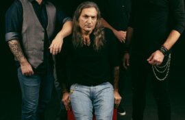 V/K PROJECT: «Δεν αξίζει να τραγουδήσω ούτε νότα χωρίς την ενέργεια του κοινού!»