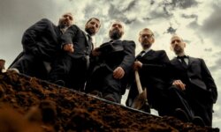 Κροταλίας: Ακούστε το νέο single “Άσσος” από τον επερχόμενο δίσκο “Ενός Λεπτού Σιγή” (video)