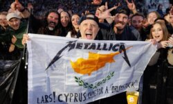 METALLICA: Ο Lars Ulrich σήκωσε σημαία της Κύπρου στο Βουκουρέστι και το ανέβασε στο Instagram!