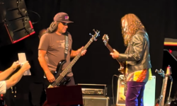Ο Έλληνας που έγινε το ανθρώπινο stand και έσωσε Hammett και Trujillo! (Βίντεο)