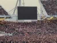 ΑΠΟΚΛΕΙΣΤΙΚΟ: Βρήκαμε τον άνθρωπο που ξεκίνησε το ιστορικό κύμα των 80.000 θεατών στο ΟΑΚΑ! (Βίντεο)