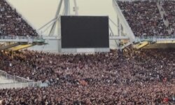 ΑΠΟΚΛΕΙΣΤΙΚΟ: Βρήκαμε τον άνθρωπο που ξεκίνησε το ιστορικό κύμα των 80.000 θεατών στο ΟΑΚΑ! (Βίντεο)