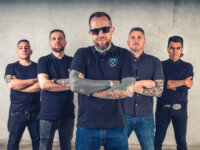 BOOZE & GLORY: «Είμαστε ακόμα η ίδια DIY μπάντα, δεν θεωρούμε τίποτα δεδομένο»