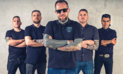 BOOZE & GLORY: «Είμαστε ακόμα η ίδια DIY μπάντα, δεν θεωρούμε τίποτα δεδομένο»