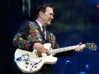 Ανταπόκριση: RELEASE ATHENS FESTIVAL – CHRIS ISAAK @ Δημοτικό Θέατρο Λυκαβηττού (13/06/2026)