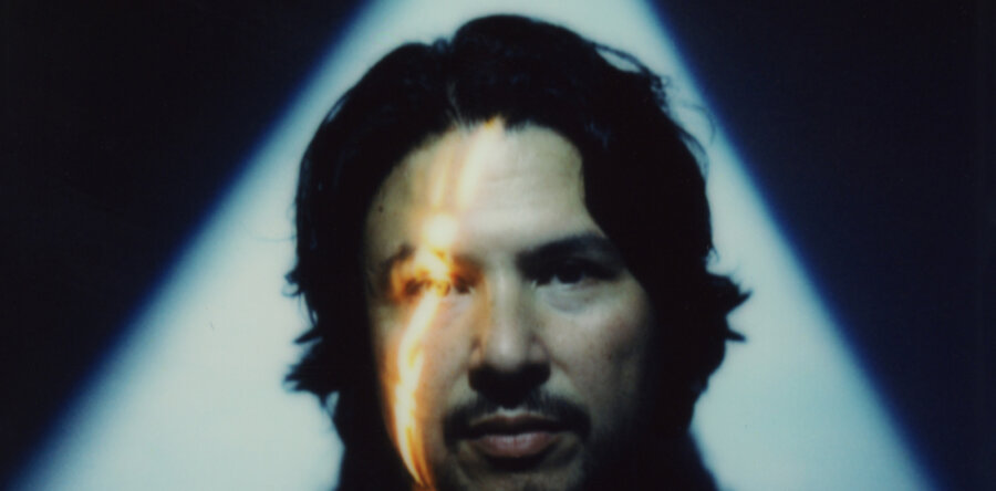 Ο Jamie Woon, μία από τις πιο ιδιαίτερες και επιδραστικές φωνές της σύγχρονης βρετανικής soul και electronica, έρχεται στην Αθήνα.