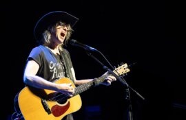THE WATERBOYS: Οι αιώνιοι ταξιδευτές του folk rock επιστρέφουν στην Ελλάδα και έρχονται στο Sani Festival 2026